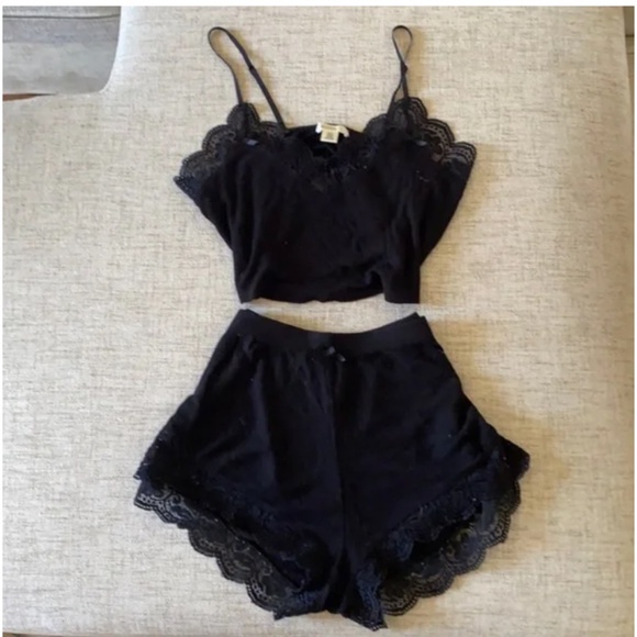 Other - 🪞 SET lace trim lounge bra top and pajama shorts matching set